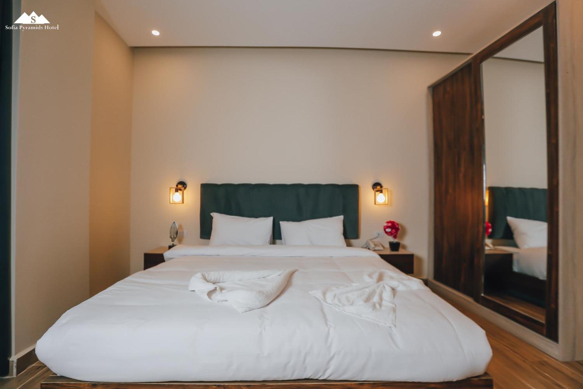 Sofia Pyramids Hotel Kafret el-Gabal Eksteriør billede