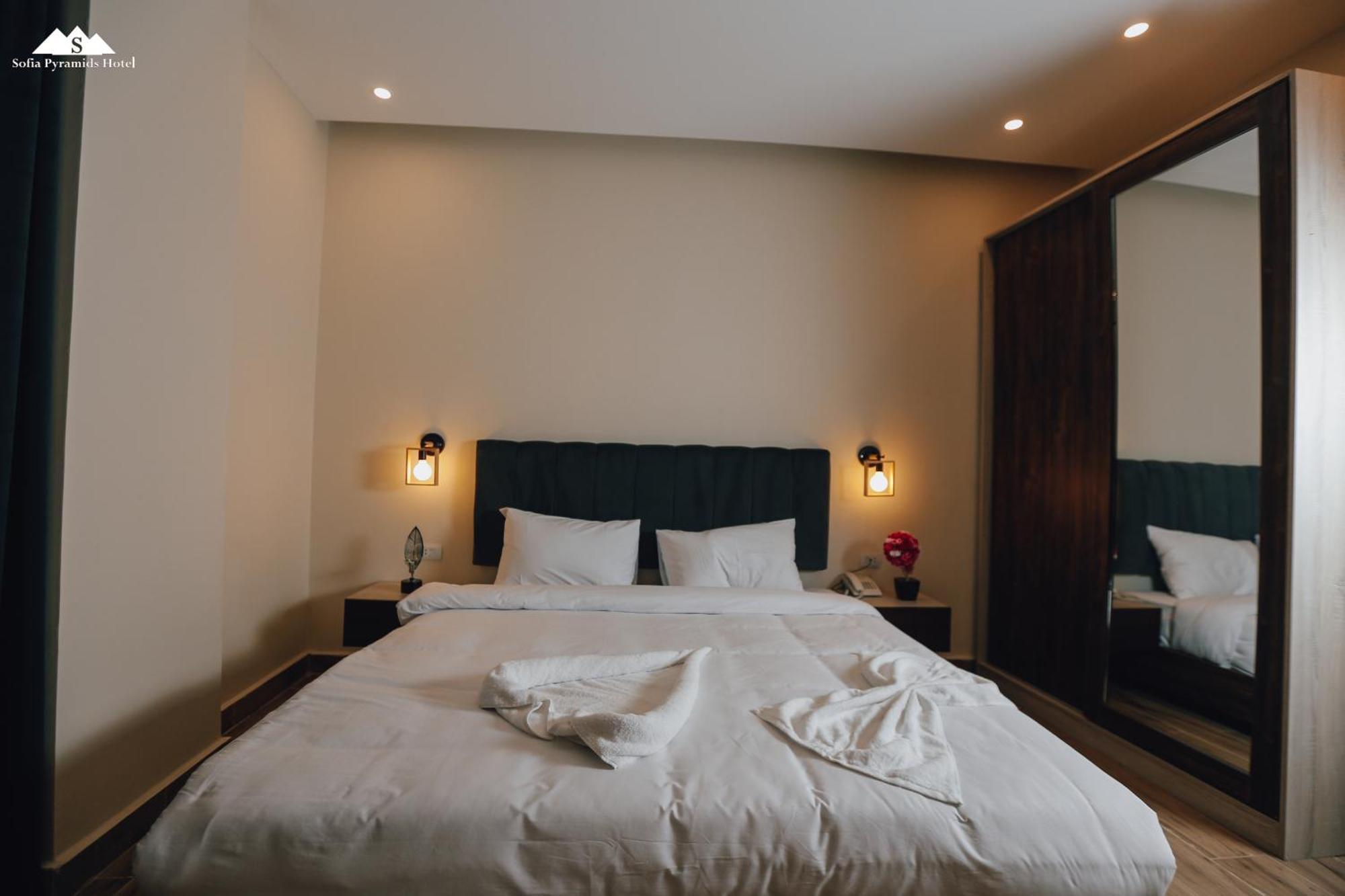 Sofia Pyramids Hotel Kafret el-Gabal Eksteriør billede