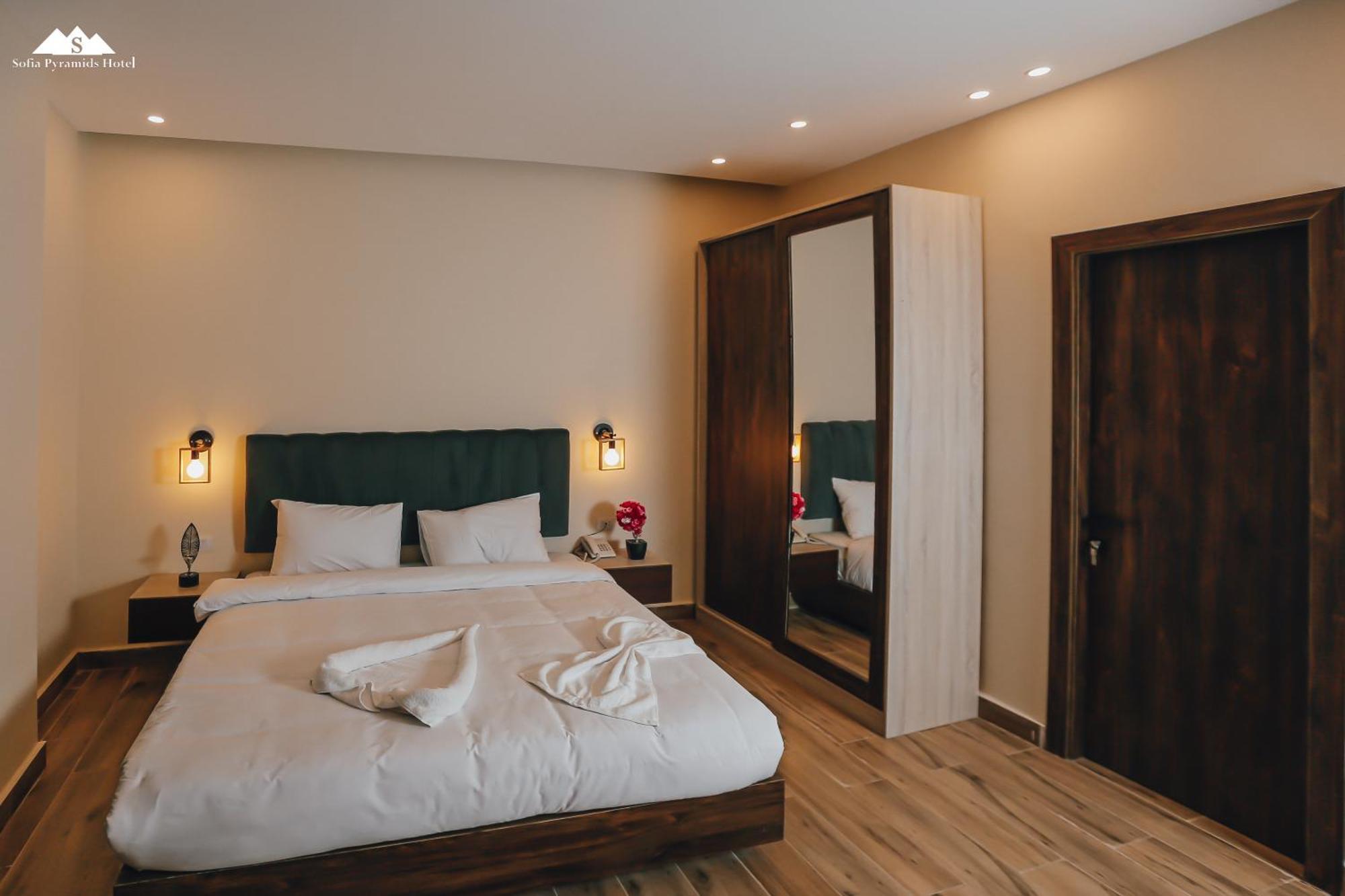 Sofia Pyramids Hotel Kafret el-Gabal Eksteriør billede