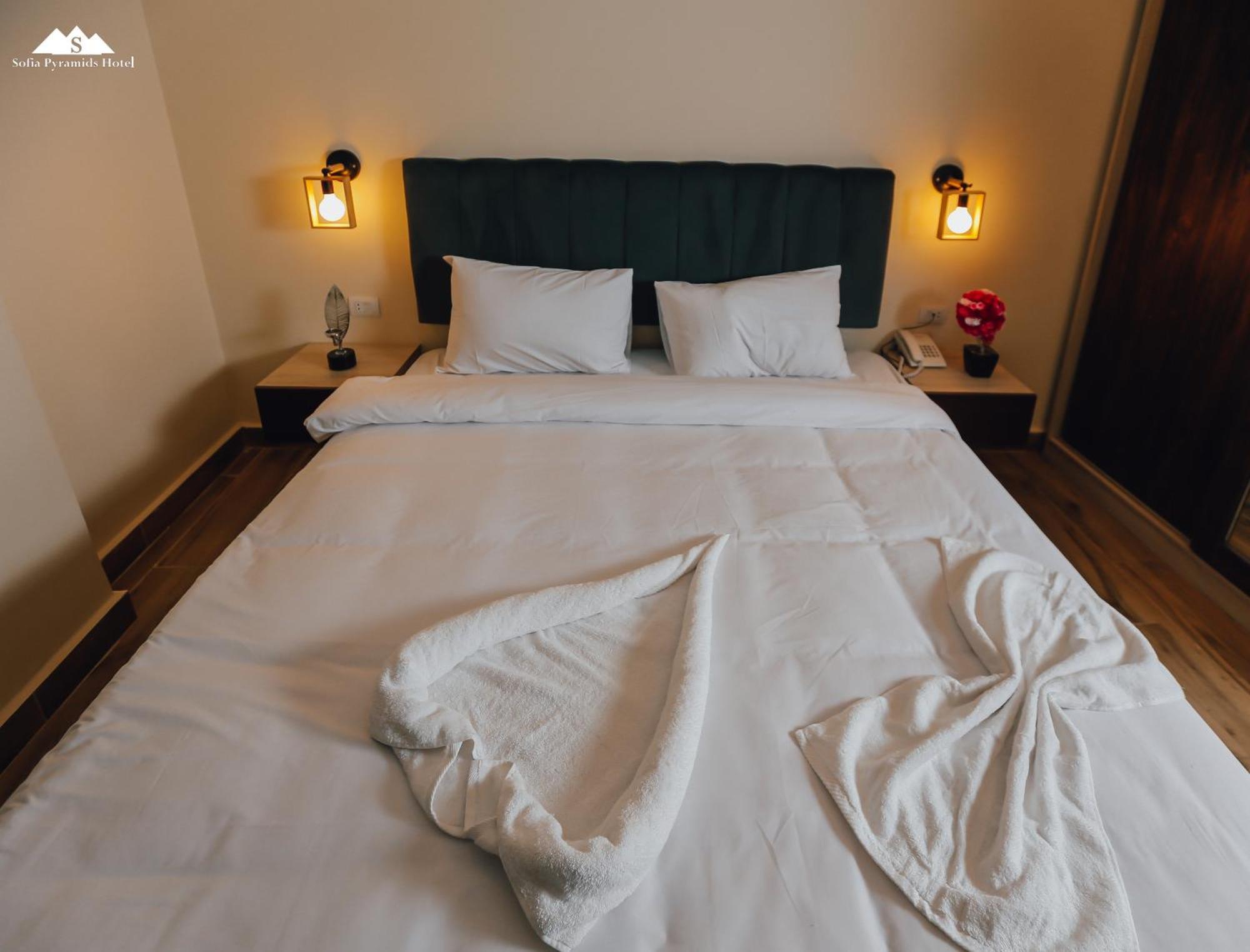 Sofia Pyramids Hotel Kafret el-Gabal Eksteriør billede