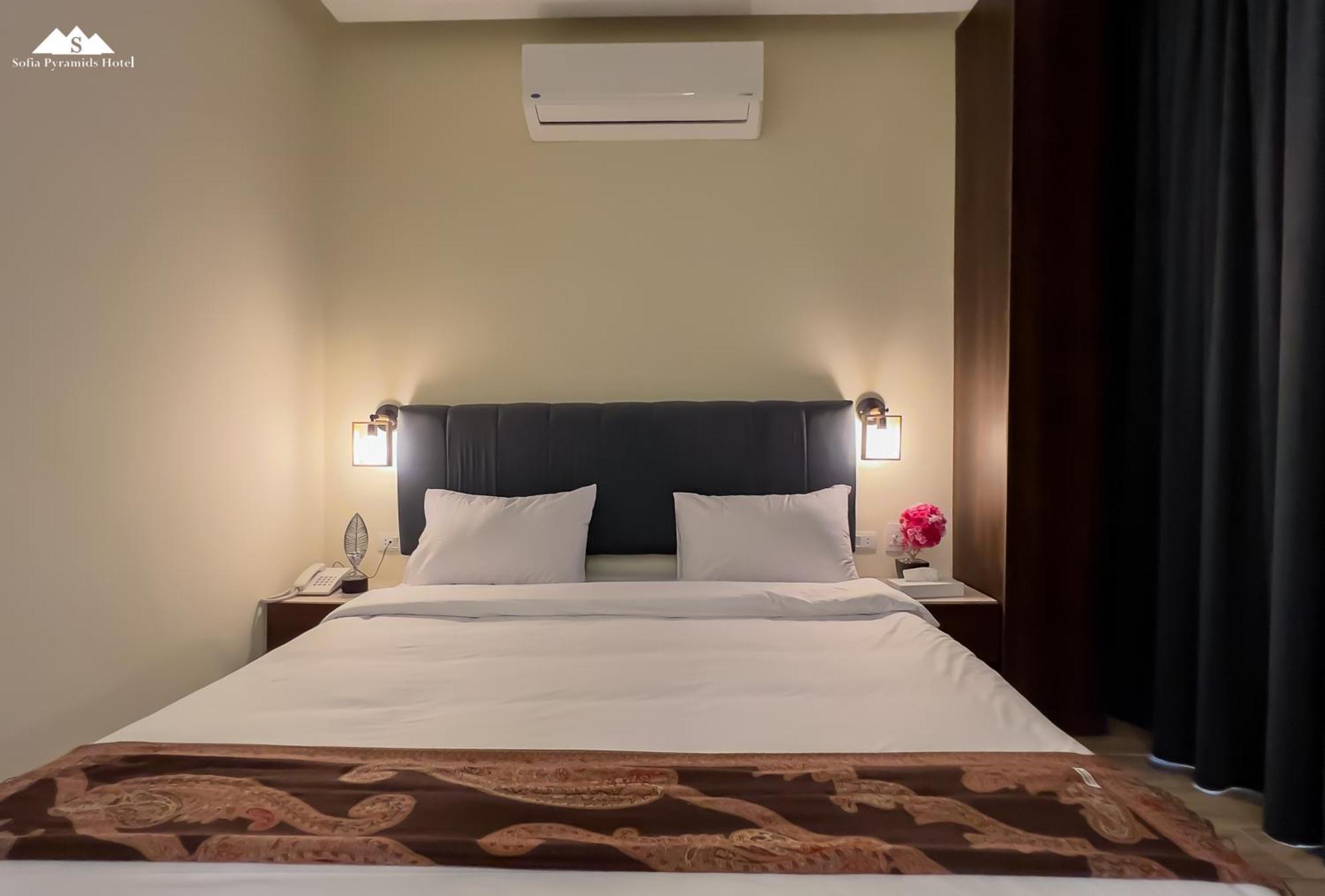 Sofia Pyramids Hotel Kafret el-Gabal Eksteriør billede
